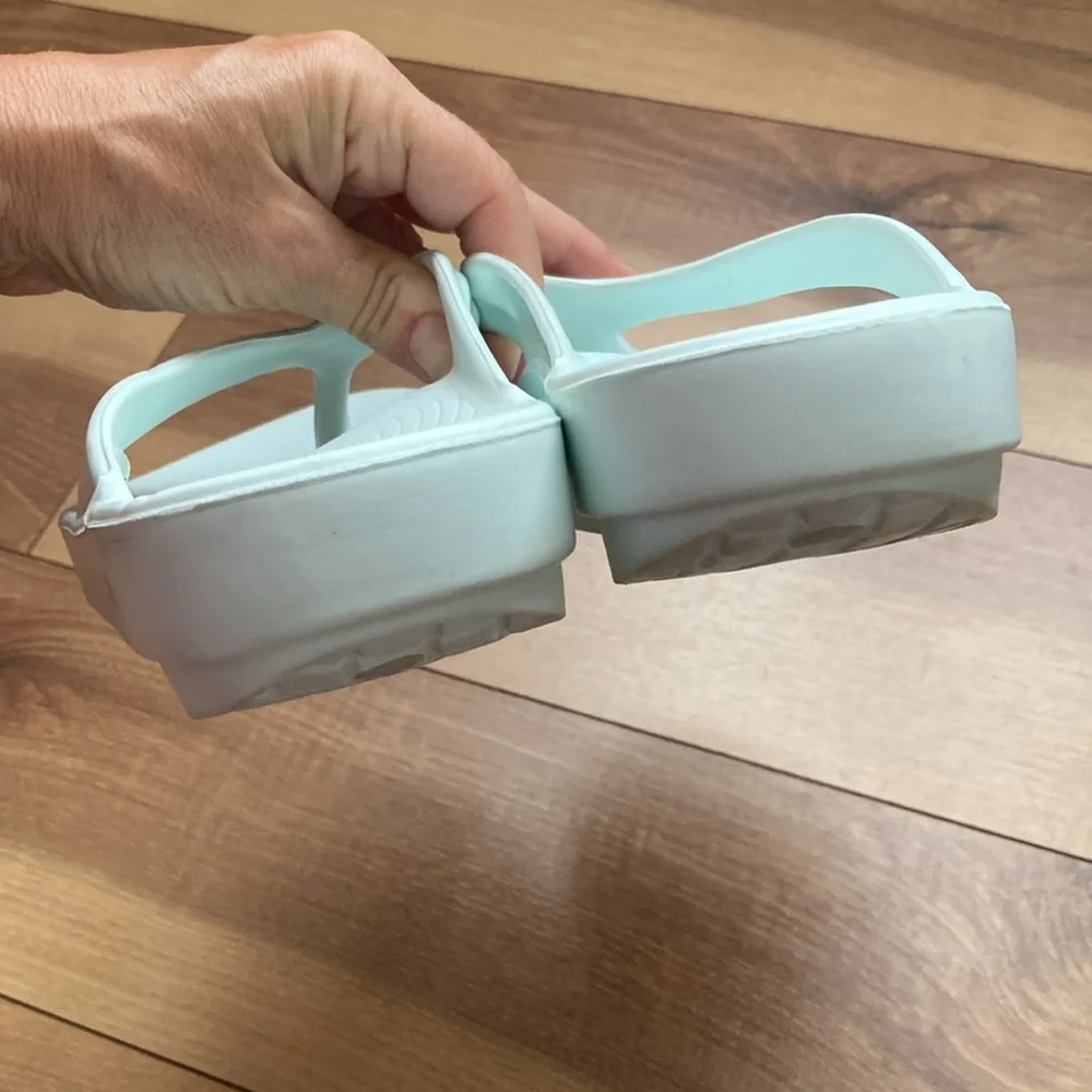 OOFOS Thong Slide Sandals - Picture 7 of 11